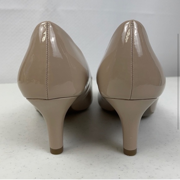 Life Stride Soft System Round Toe Pumps - Picture 2 of 6